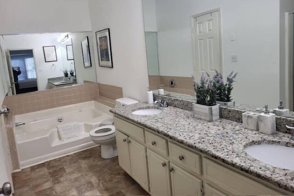 Photo of Bathroom in Riverdale