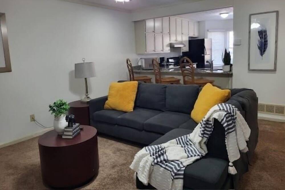 Photo of Livingroom in Riverdale