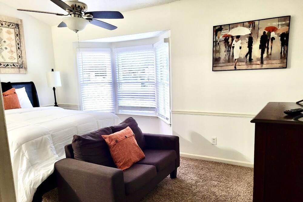 Photo of Bedroom in Riverdale