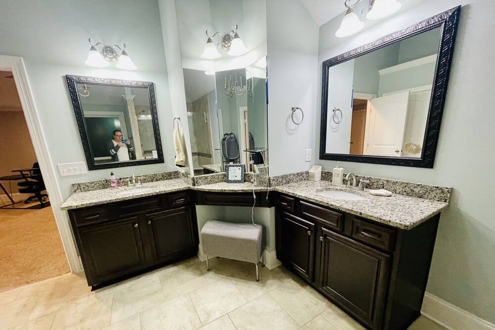 Photo of Bedroom in Canterbury Farms