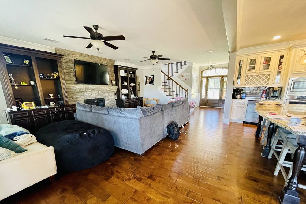 Photo of Livingroom in Canterbury Farms