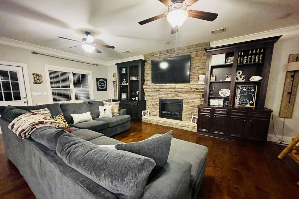 Photo of Livingroom in Canterbury Farms