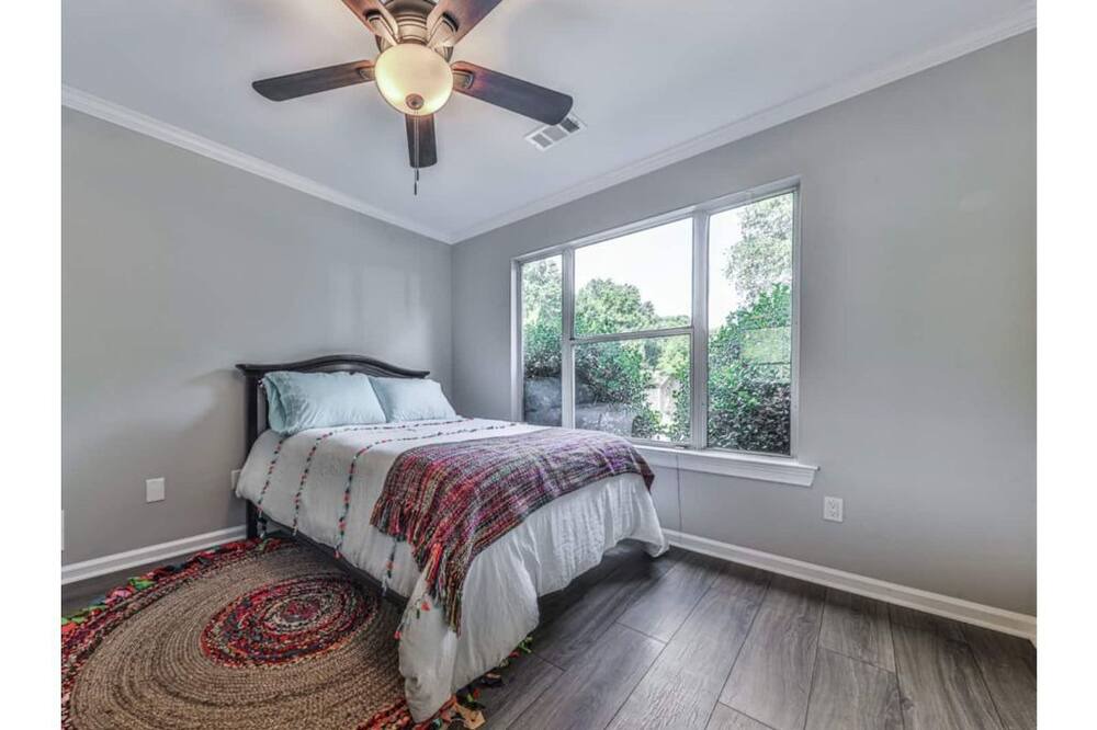Photo of Bedroom in Kennesaw