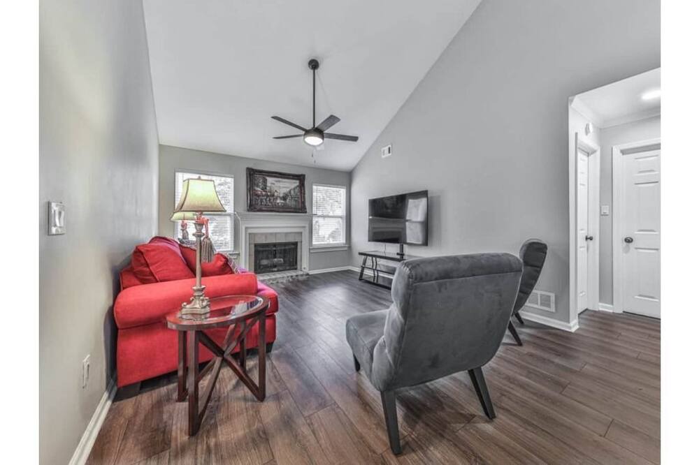 Photo of Livingroom in Kennesaw