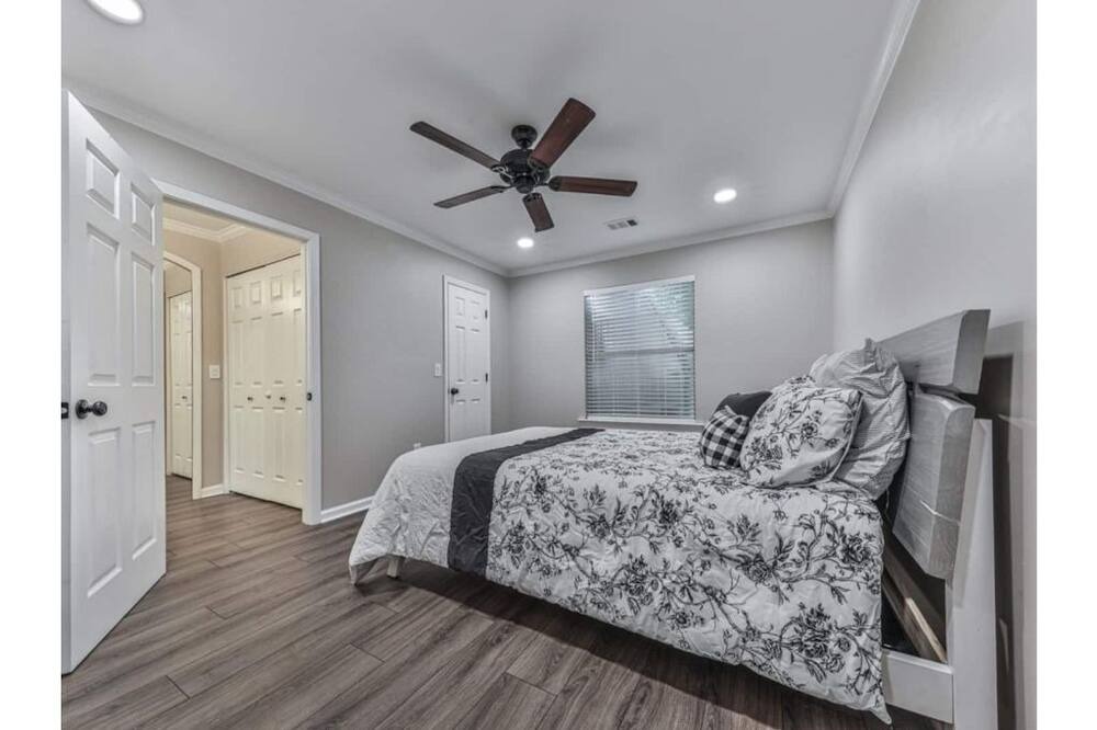 Photo of Bedroom in Kennesaw