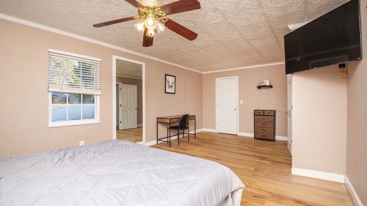 Photo of Bedroom in Kodak