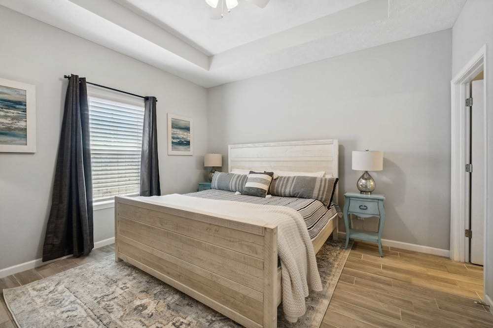 Photo of Bedroom in Laguna Beach