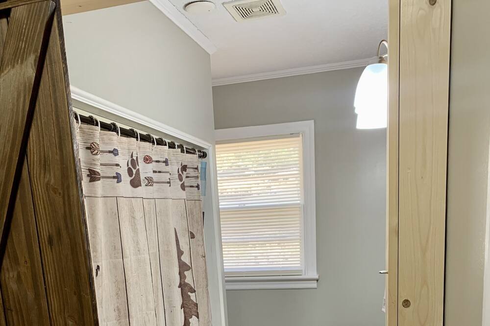 Photo of Bathroom in Guntersville