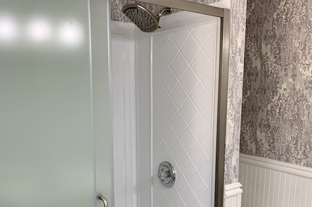 Photo of Bathroom in Guntersville