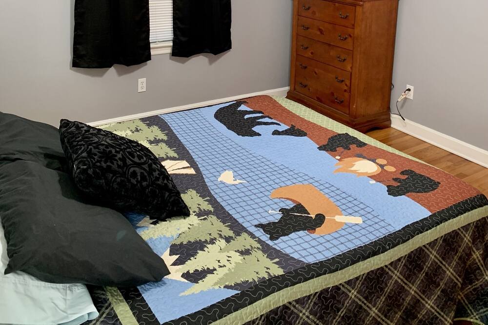 Photo of Bedroom in Guntersville
