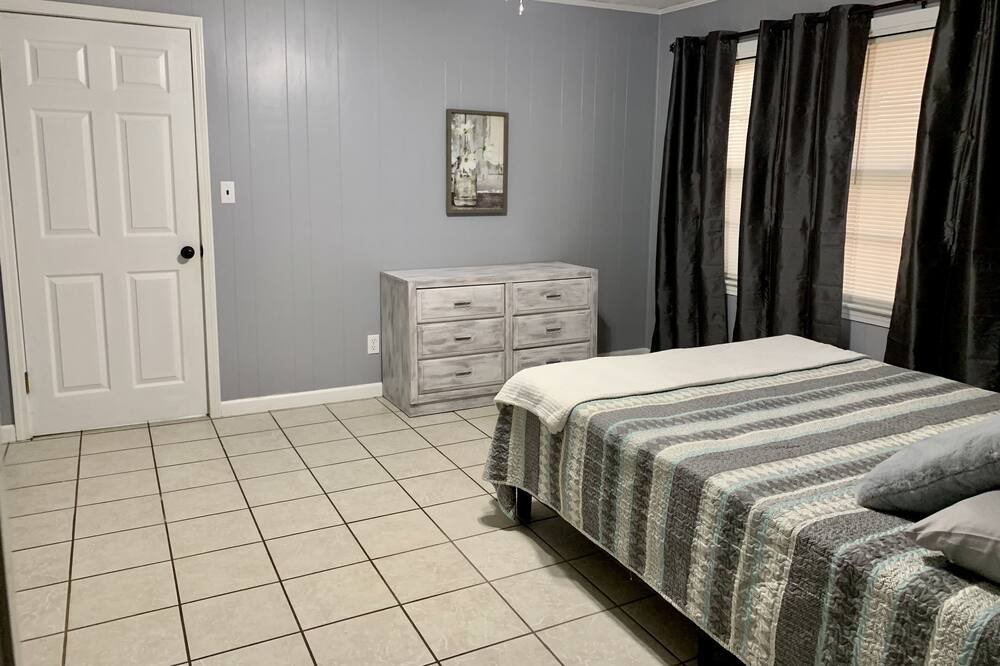 Photo of Bedroom in Guntersville