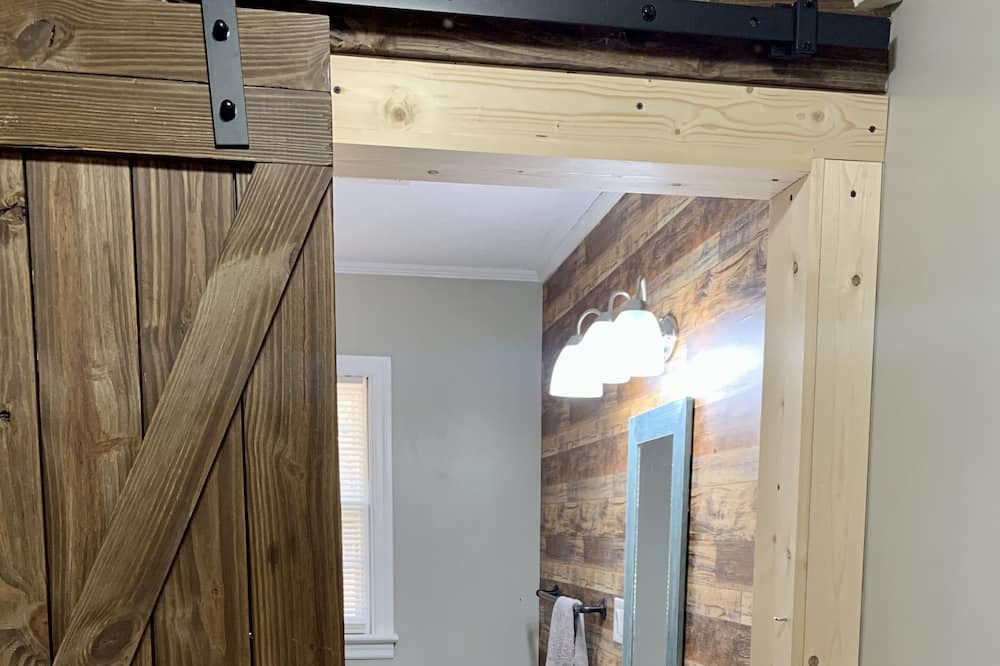 Photo of Bathroom in Guntersville