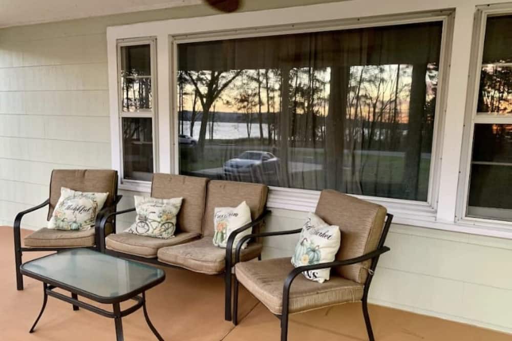 Photo of Livingroom in Guntersville
