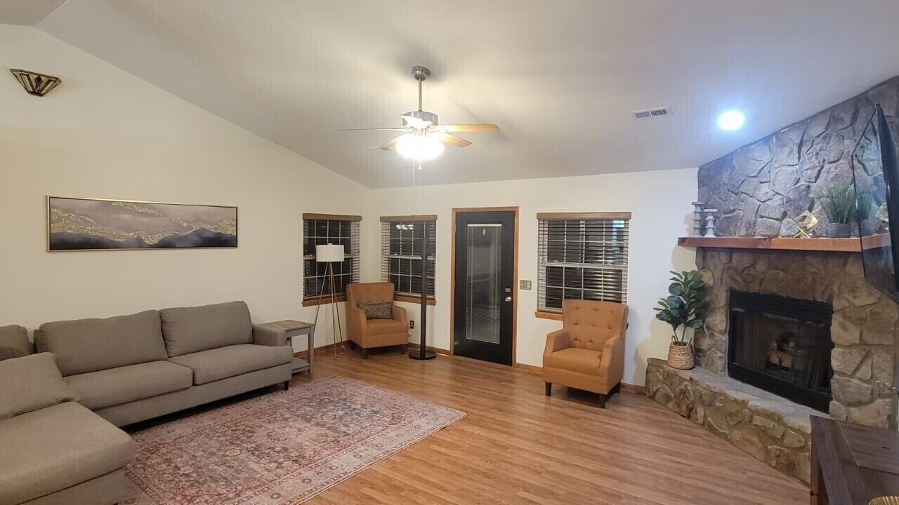 Photo of Livingroom in Maple Springs