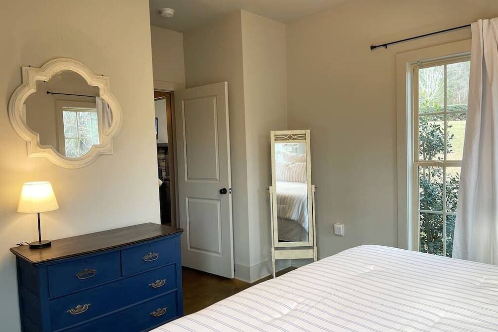 Photo of Bedroom in Tallassee