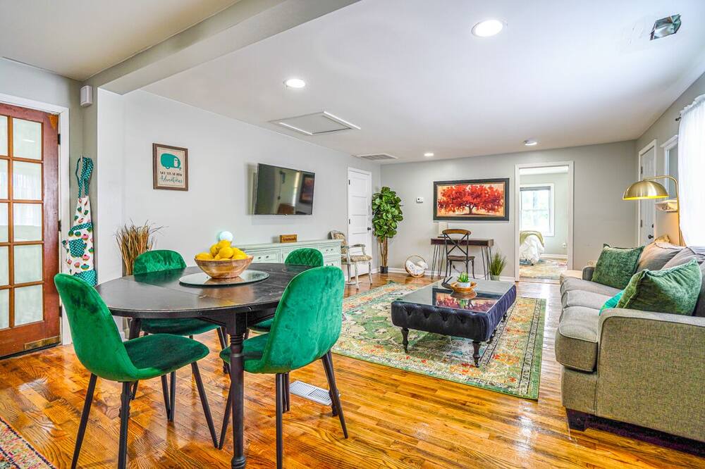 Photo of Livingroom in Laceys Spring