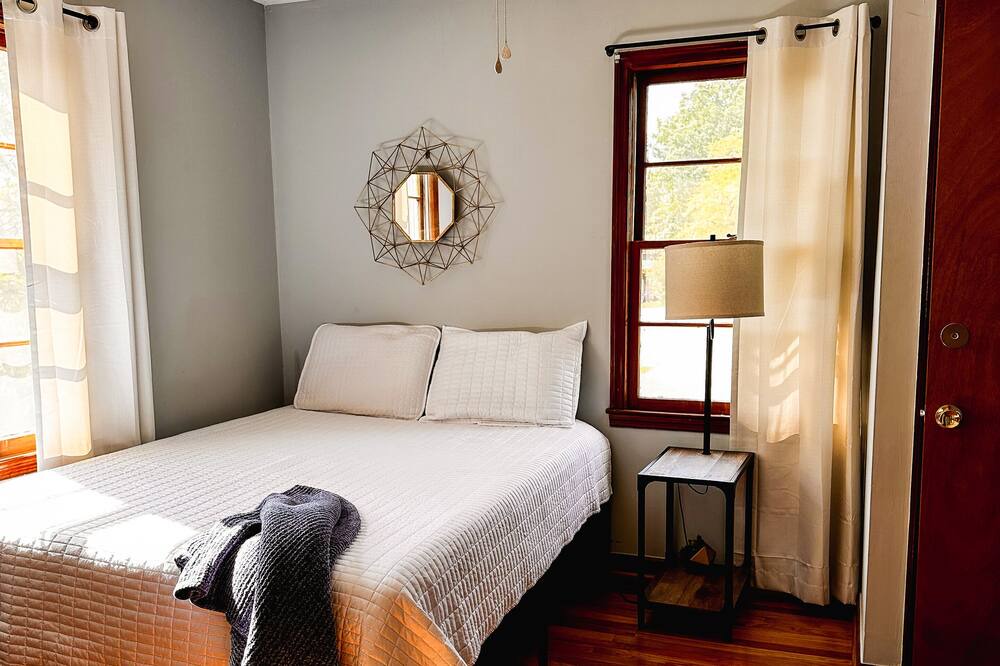 Photo of Bedroom in Midtown