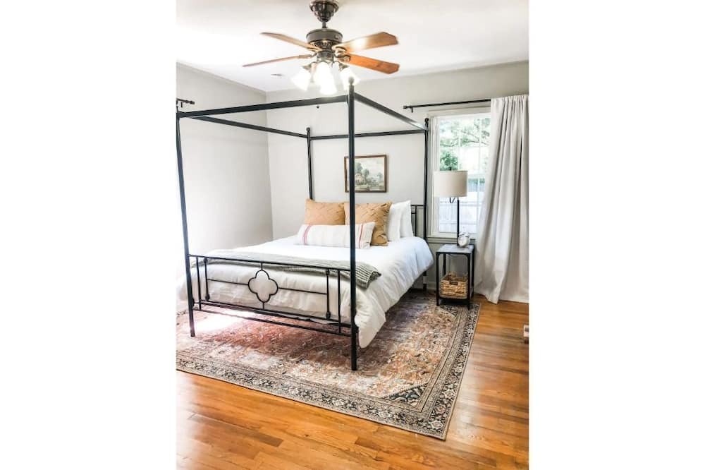 Photo of Bedroom in Midtown