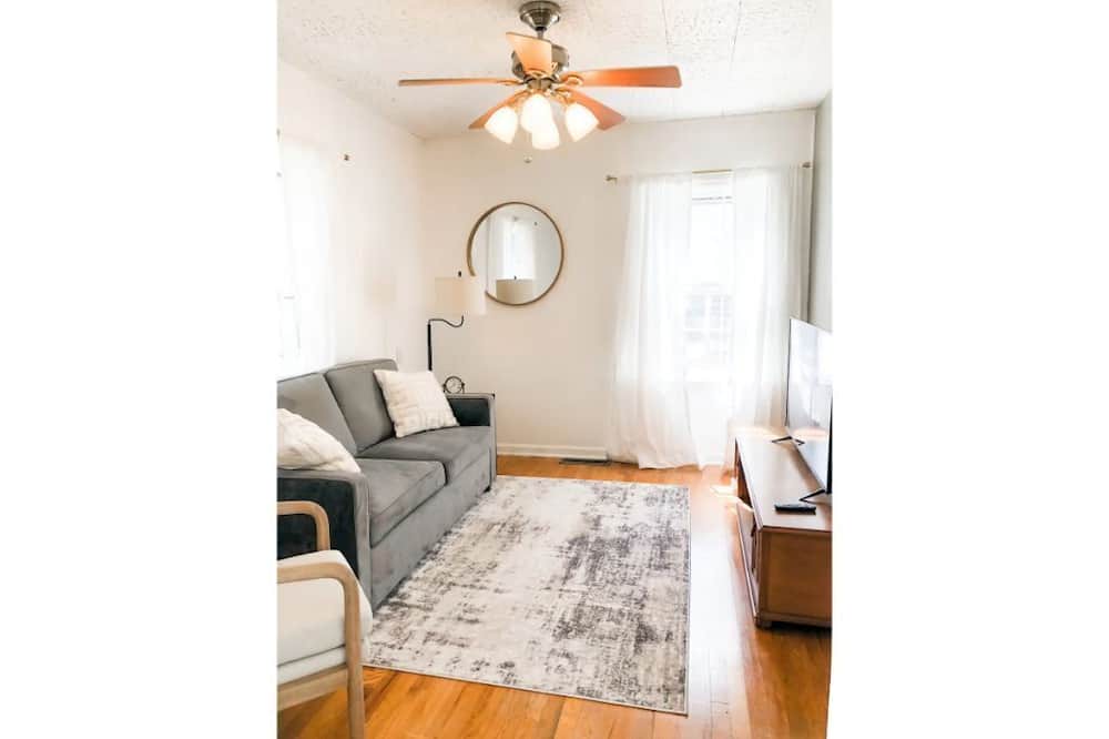 Photo of Livingroom in Midtown