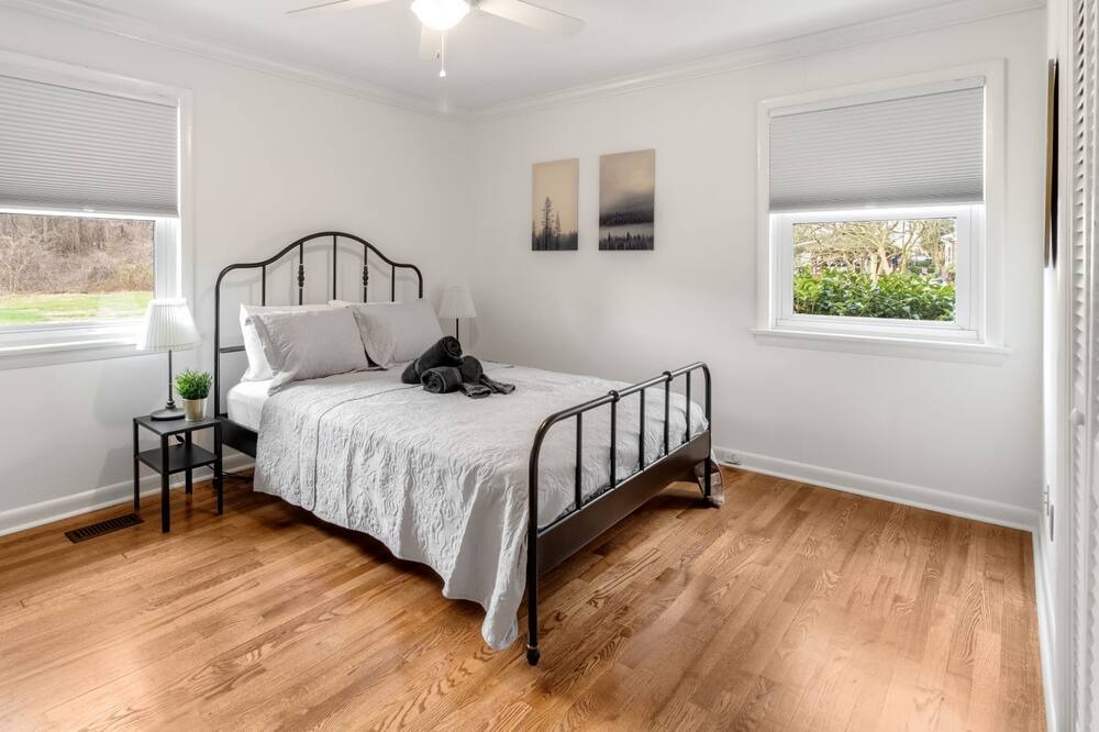Photo of Bedroom in Moores Chapel