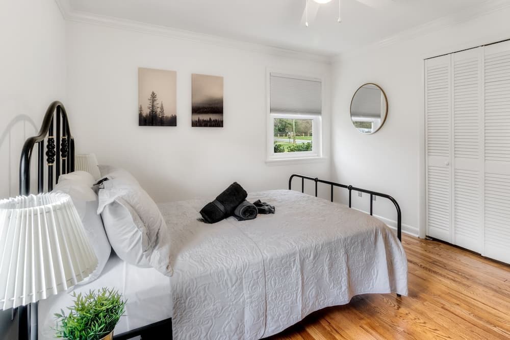 Photo of Bedroom in Moores Chapel