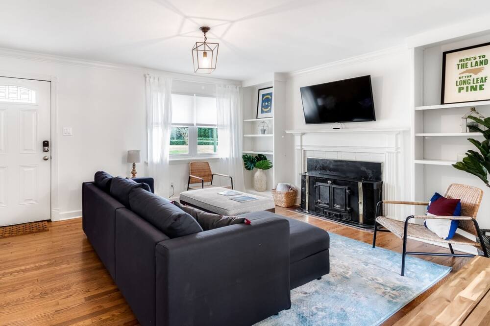 Photo of Livingroom in Moores Chapel