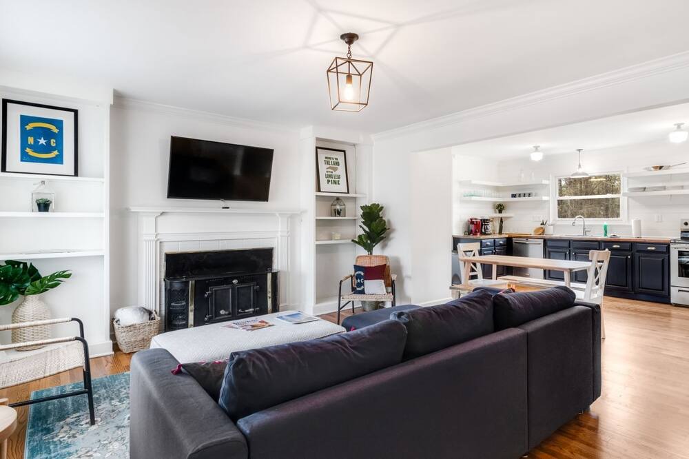 Photo of Livingroom in Moores Chapel