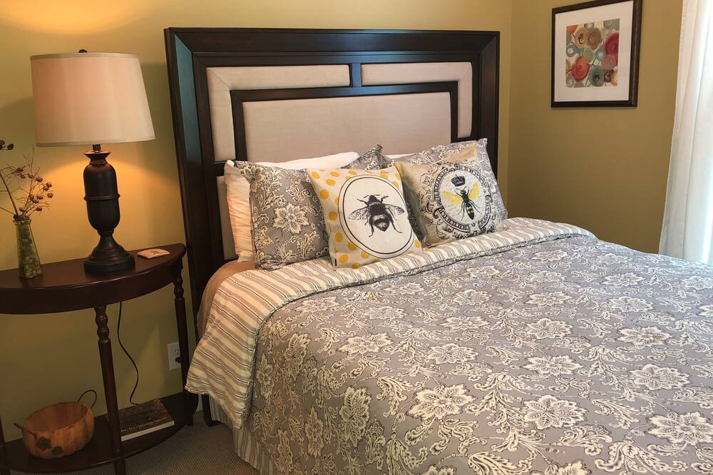 Photo of Bedroom in Lake Toxaway