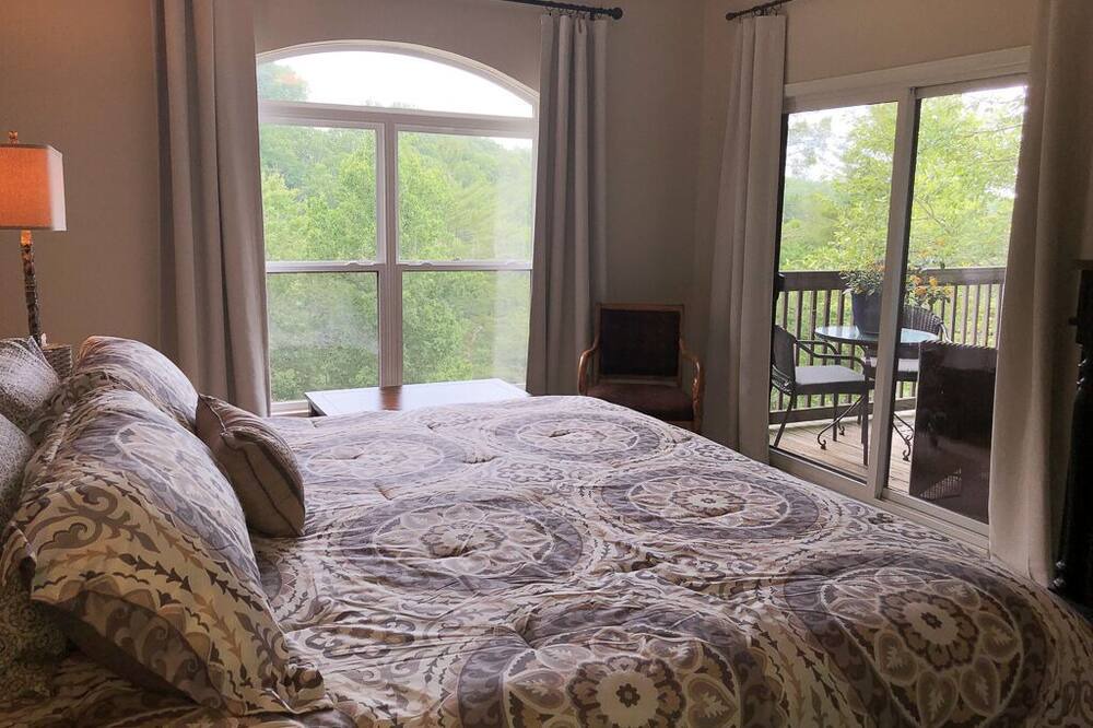 Photo of Bedroom in Lake Toxaway