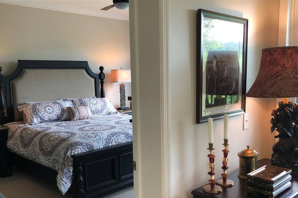 Photo of Bedroom in Lake Toxaway