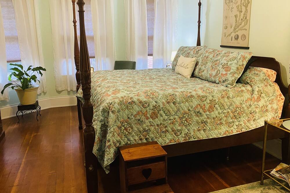 Photo of Bedroom in Conover