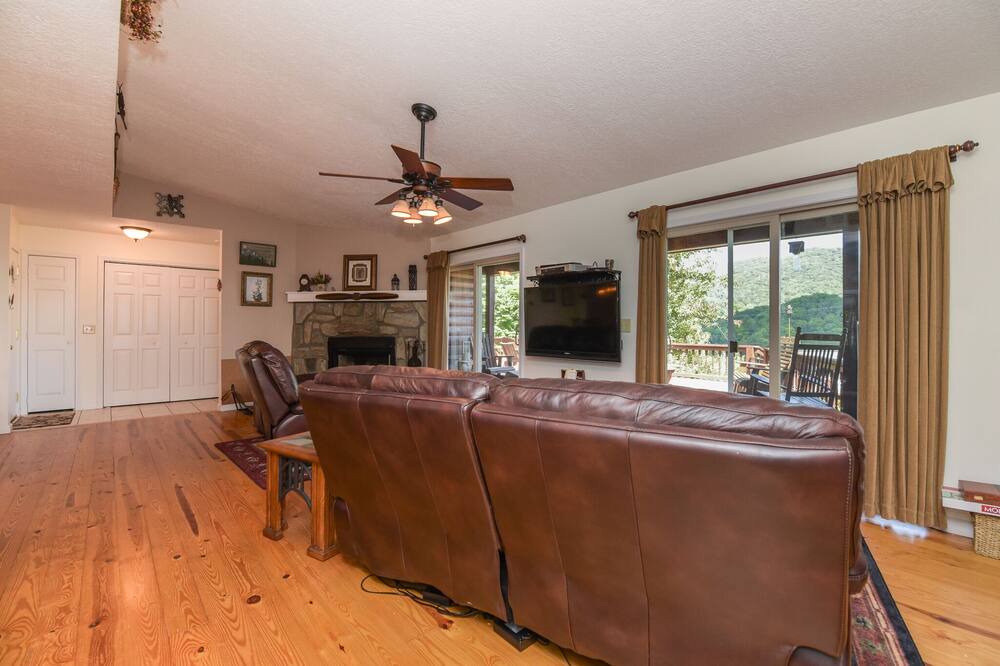 Photo of Livingroom in Settlers Ridge
