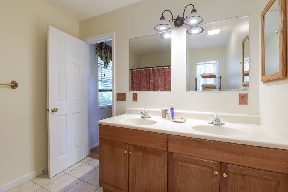 Photo of Bathroom in Settlers Ridge