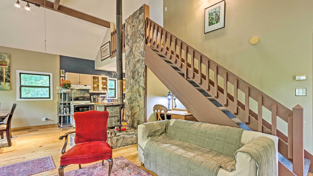 Photo of Livingroom in Mars Hill