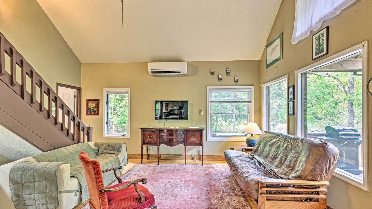 Photo of Livingroom in Mars Hill