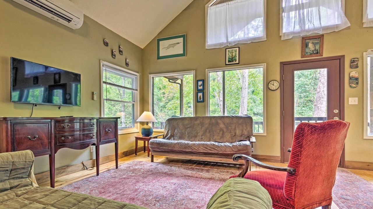 Photo of Livingroom in Mars Hill