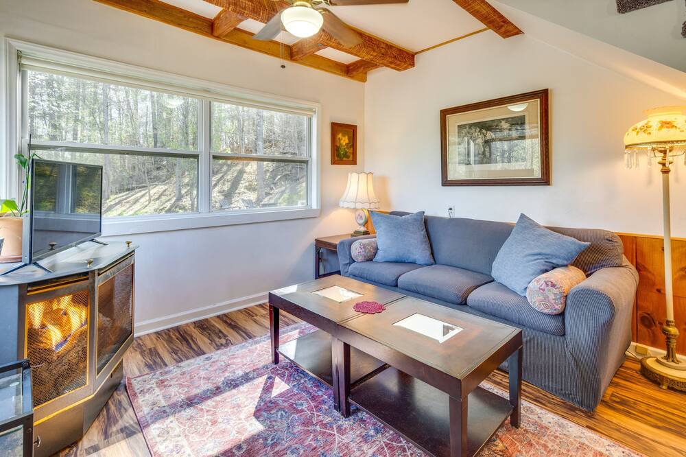 Photo of Livingroom in Mars Hill