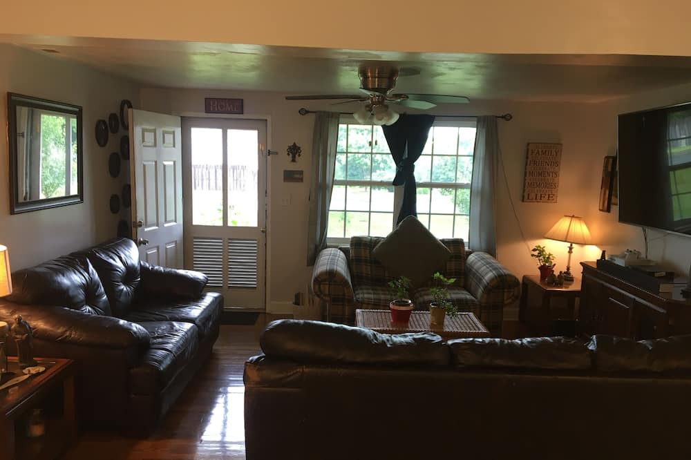 Photo of Livingroom in Prosperity Church Road