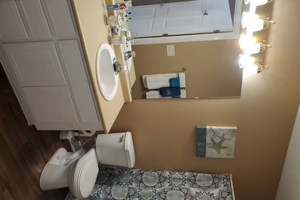 Photo of Bathroom in Dock Junction