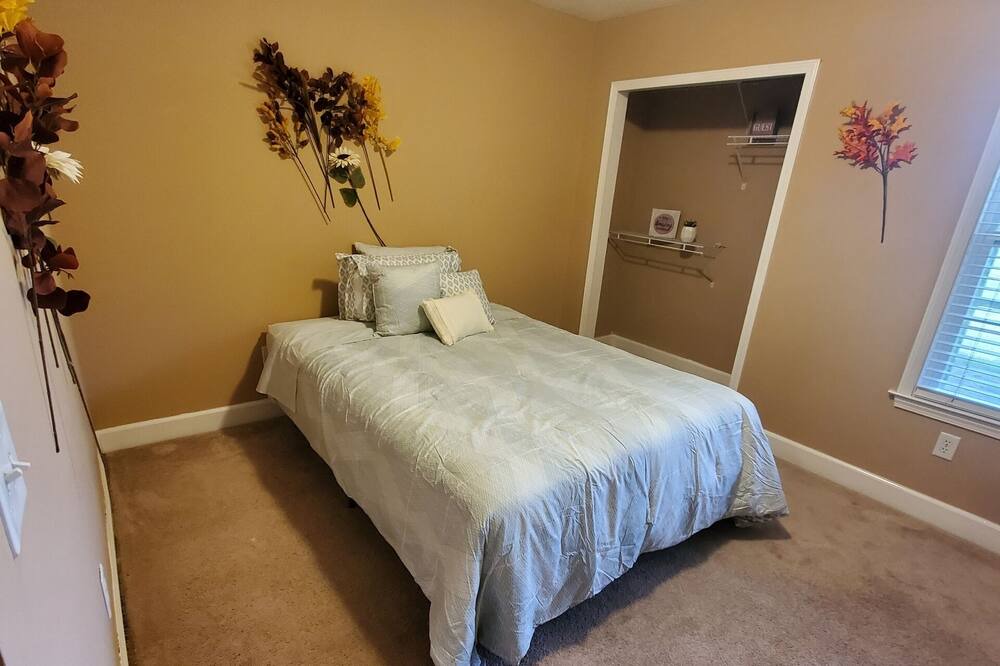 Photo of Bedroom in Dock Junction
