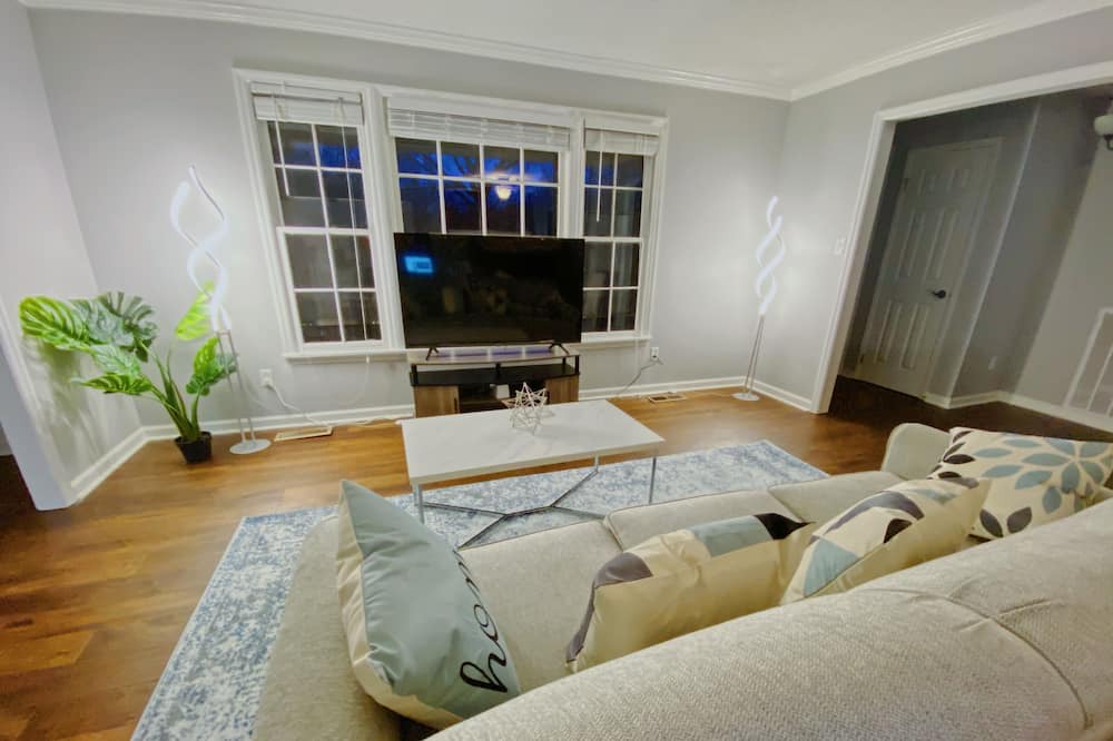 Photo of Livingroom in Huntsville