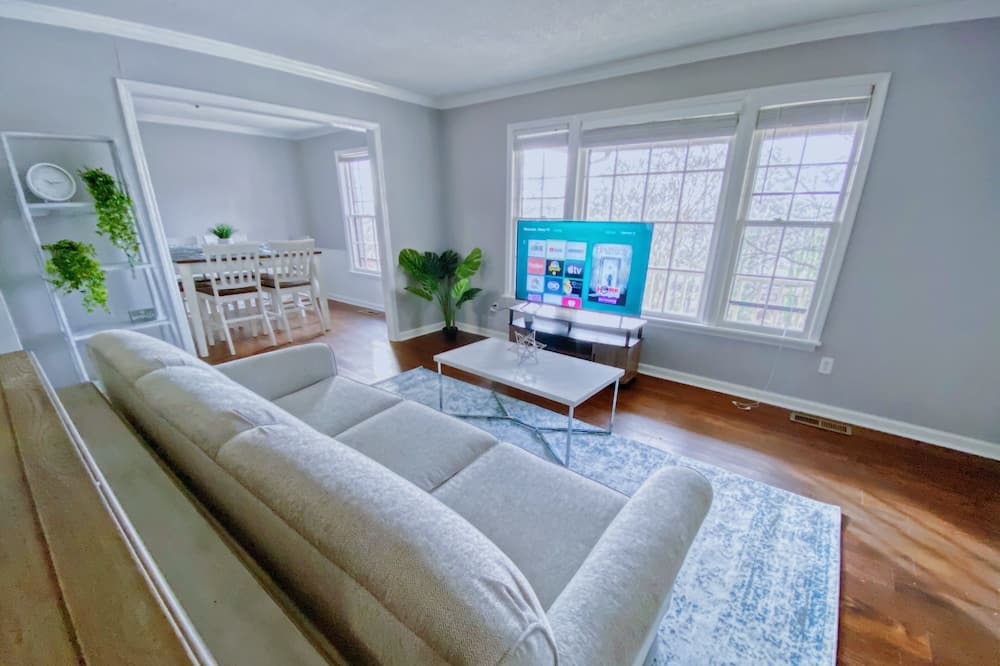 Photo of Livingroom in Huntsville