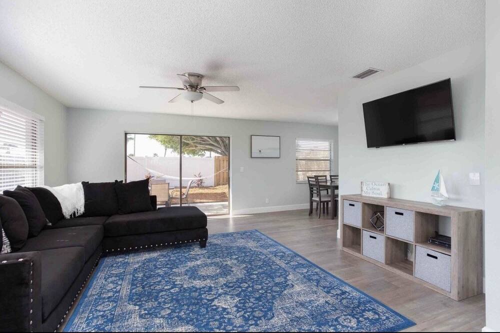 Photo of Livingroom in Indialantic