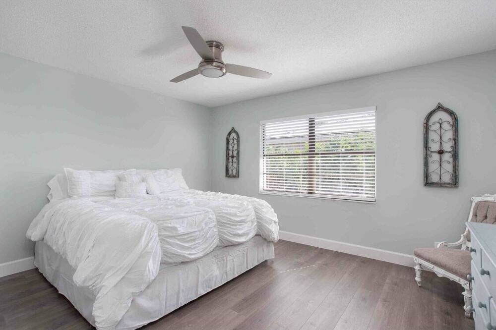 Photo of Bedroom in Indialantic