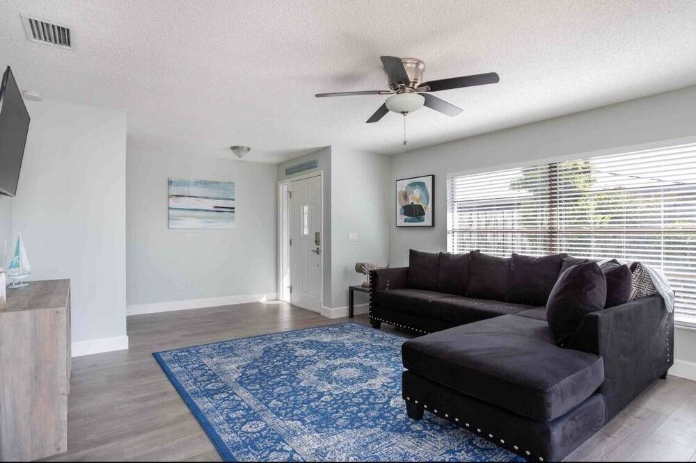 Photo of Livingroom in Indialantic