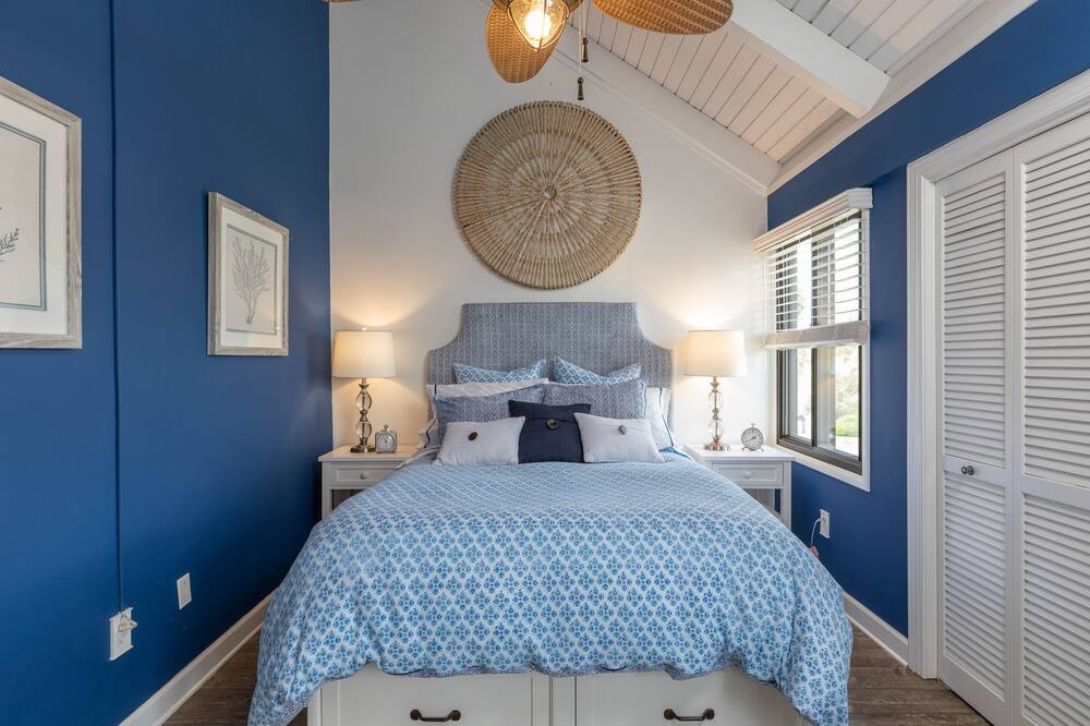 Photo of Bedroom in Sealoft Villas