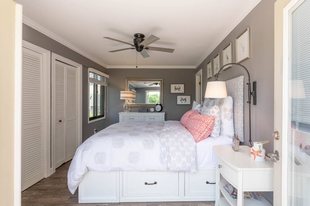 Photo of Bedroom in Sealoft Villas