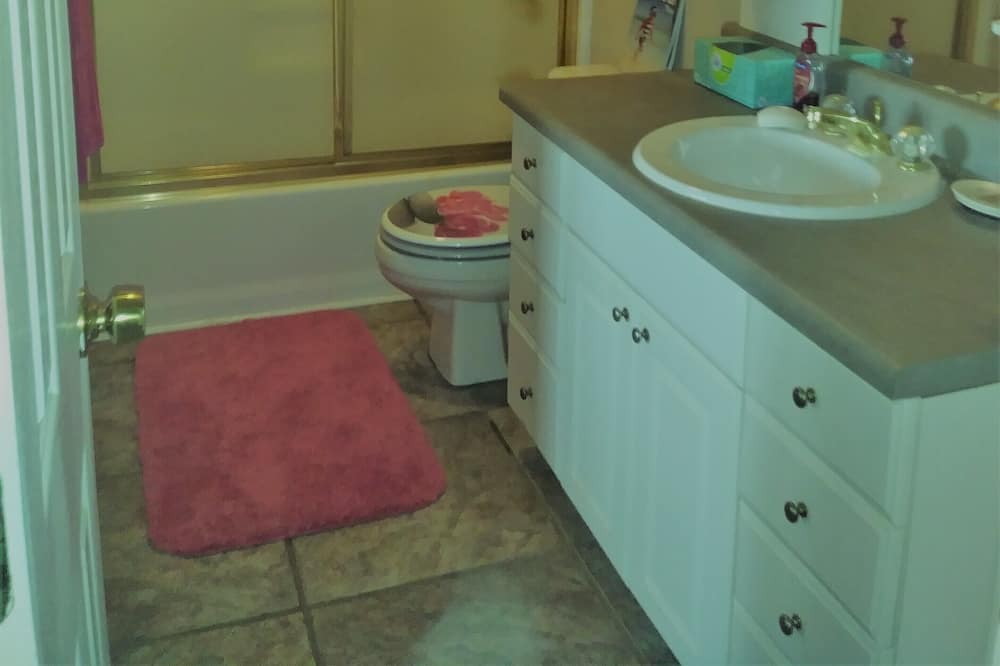 Photo of Bathroom in Oak Court