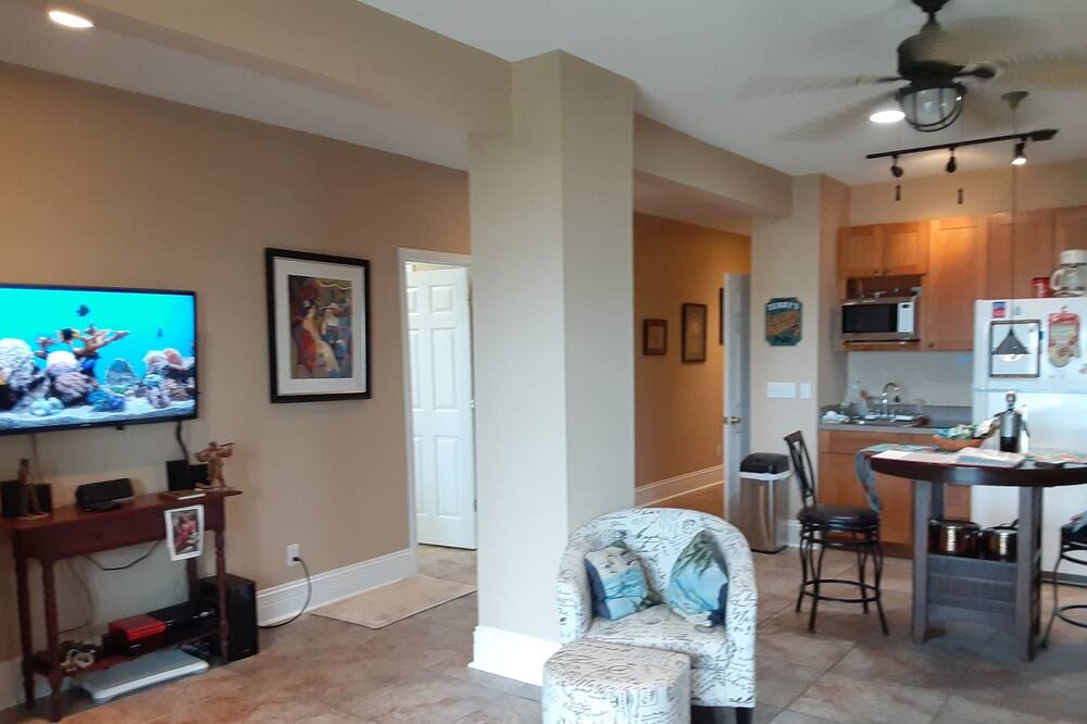 Photo of Livingroom in Oak Court