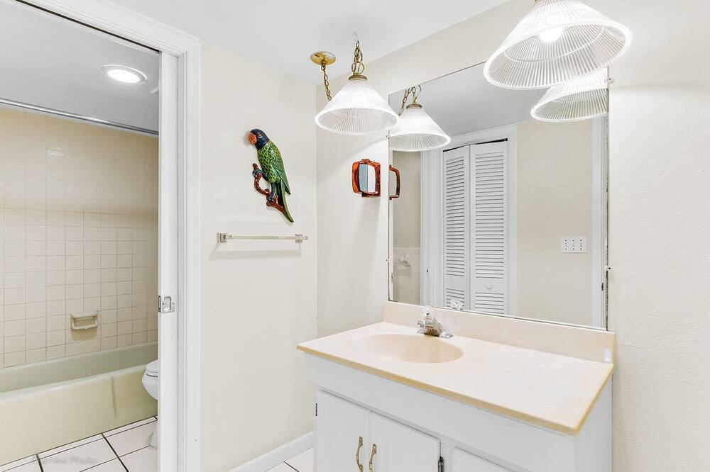 Photo of Bathroom in Independence Square